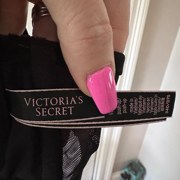 Victoria's Secret Very Sexy Black Lace Trim Jeweled Razor Back Bra 34 E (DD) - Picture 5 of 6